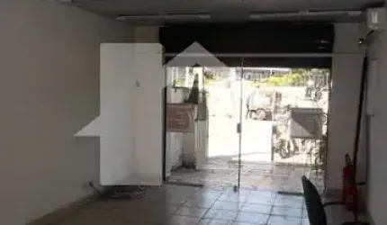 Casa comercial no Butantã com dois vãos livres e 3 banheiros.