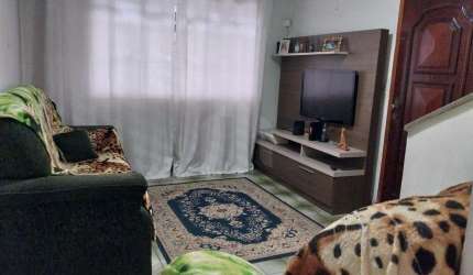 O sobrado está localizado no bairro Cidade das Flores tem 125m2, piso inferior, sala, piso frio, cozinha grande com armários, quintal grande, 02 vagas