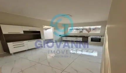 CASA EM OTIMA LOCALIZAÇÃO.
