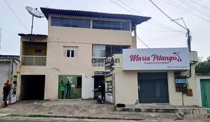Prédio de 2 Andares a Venda com Lojas Comerciais no Térreo em Guarapari, ES.