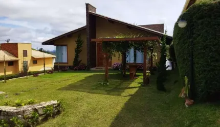 Casa á venda, Condominio Fechado em Pedra Azul.