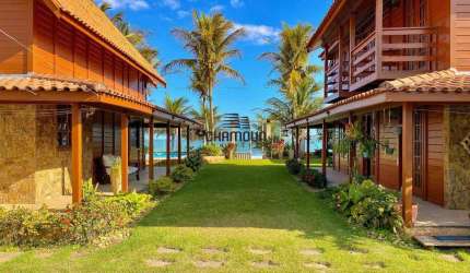 Duplex À Beira-Mar em Santa Mônica, Guarapari: 2 Casas, Piscina e Acesso Direto à Praia!