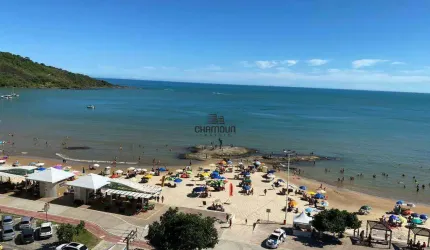 Cobertura com 5 quartos, varanda e piscina de frente para o mar na Praia do Morro.