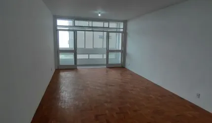 Vende-se Apto Frente ao Mar no Bairro Boqueirão em Santos/SP
