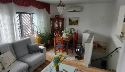 Vende-se casa sobreposta alta na Vila Belmiro em Santos/SP