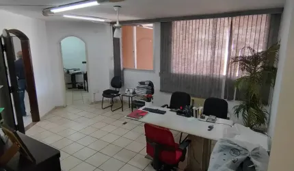 Vende-se sala comercial 60m² no Gonzaga em Santos/SP
