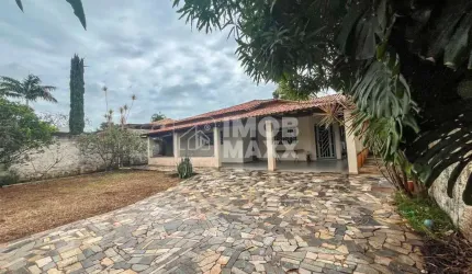 Venda Rua 3 Casa Vicente Pires 3 quartos 2 suítes 3 banheiros terreno grande.