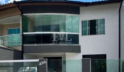 Vende-se Sobrado Mobiliado no Centro de Camboriú – SC