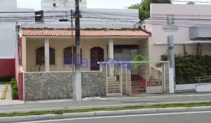 Casa na Av. Hermes Fontes