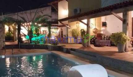 Casa dúplex em rua pública na Farolândia