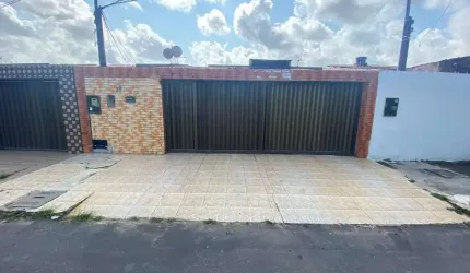 Casa à Venda no Conjunto Santa Lúcia