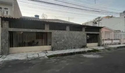 Casa com 5 quartos no Luzia
