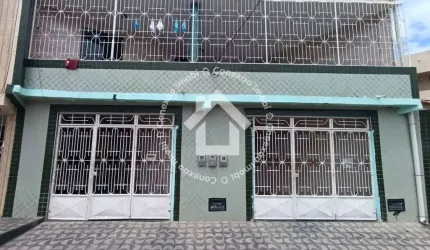 Casa duplex para vender com 6 quartos sendo 2 suítes e quintal no Bairro 18 do Forte em Aracaju