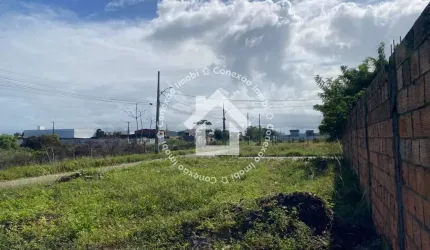 Terreno/Lote de esquina na Aruana