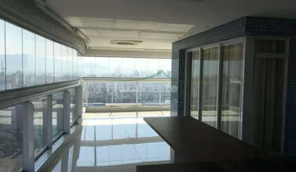 Apartamento fantástico , 4 suítes , na quadra da praia.