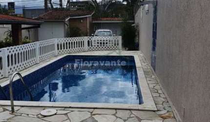 Casa com 6 quartos, Praia das Palmeiras, Caraguatatuba - R$ 990 mil, Cod: 7644