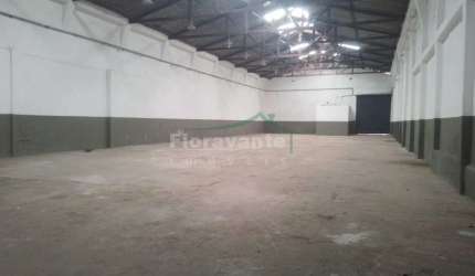 ARMAZÉM NA VILA MATHIAS COM 945m² total - RUA RECÉM REFORMADA