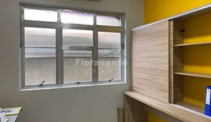 Conjunto comercial.  Vende ou aluga no Centro.