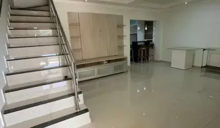 Casa com 4 quartos à venda na Miguel Belai Filho, 001, Jardim Everest, Maringá por R$ 850.000