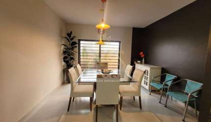 Casa no centro com 3 dormitórios, escritório e área verde!