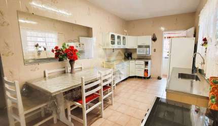Casa a 5 min. do centro de Botucatu, com e dormitórios e edícula completa!