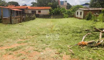 Oportunidade! Terreno com ótima localização com 450 m2 em Botucatu!