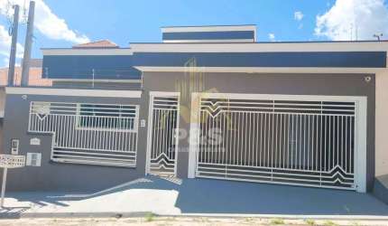 Casa com 3 dormitórios, com armários planejados e Área Gourmet!