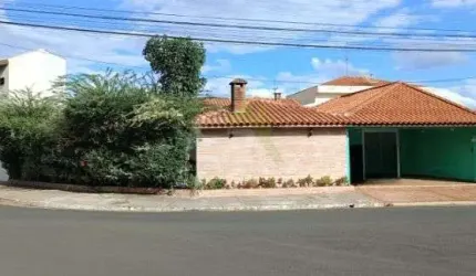 Casa de 3 dormitorios com suite e churrasqueira no Parque Fehr, Sao Carlos