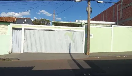 Casa padrao a venda na Vila Marcelino, Sao Carlos - 3 dormitorios e 4 garagens!