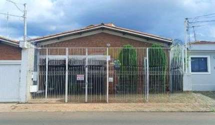 Casa Padrao a venda no Centro de Sao Carlos - 3 dormitorios e churrasqueira!