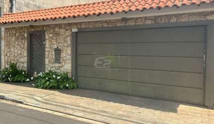 Casa de 4 dormitorios com ampla area externa na Vila Prado em Sao Carlos