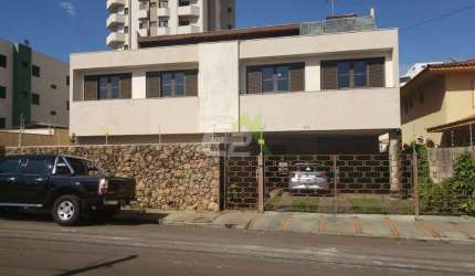 Casa a venda no Centro de Sao Carlos com 5 dormitorios, 2 suites e 4 garagens