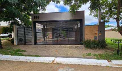 Maravilhosa casa com piscina e energia fotovoltaica no Parque Espraiado