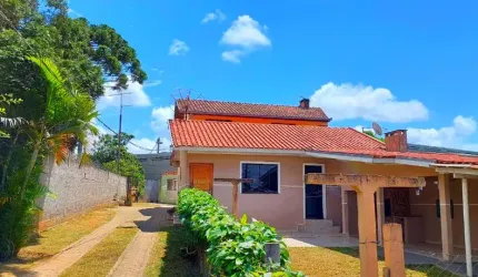 Sobrado incrível no coração de Campo Largo!