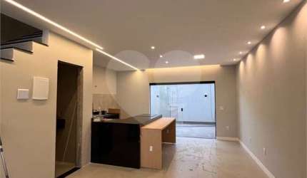 Casa com 3 quartos à venda em Centro - RJ