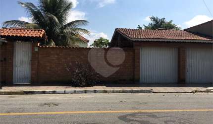 Casa com 3 quartos à venda ou para locação em Centro - RJ