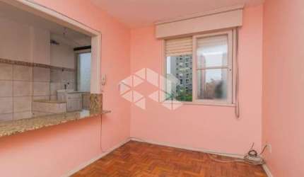 Apartamento com 2 dormitórios e 1 vaga de garagem em ótima localização.