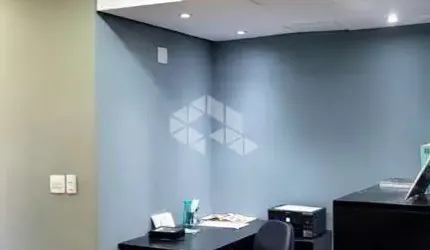 Sala comercial a venda de 48m² no bairro Petrópolis