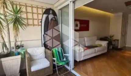 VENDA Apartamento de 110m² com 3 dormitórios (1 suíte) e 2 vagas em Moema, próximo ao metrô