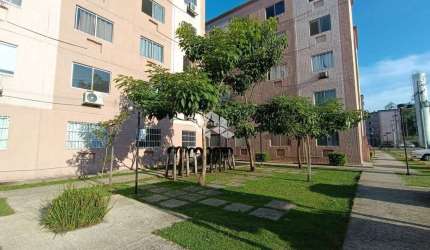 Apartamento térreo à venda de 2 dormitórios, 1 vaga, no bairro Jardim Leopoldina.