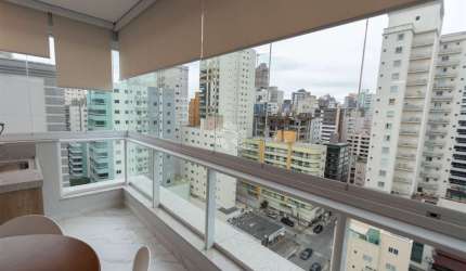 Apartamento mobiliado com três quartos na Meia Praia em Itapema SC