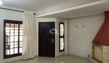 Lindo Sobrado com 3 dormitórios, pátio com área gourmet, garagem para 1 ou 2 carros