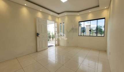 Linda casa 2 dormitórios com piscina e espaço com churrasqueira em Canoas