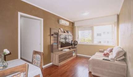 Apartamento 3 dormit[orios com vaga de garagem, 83m² área privativa no bairro Menino Deus