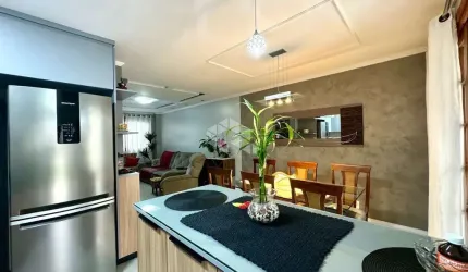 Casa 3 dormitórios, suíte, sacada, pátio, 2 vagas, Jardim Itú Sabará, Porto Alegre