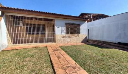 casa de 160m² com 3 dormitórios e 3 vagas no bairro Ipanema