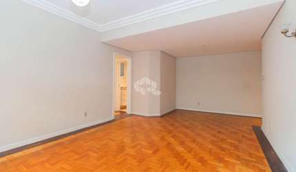 Apartamento à venda com 03 dormitórios / 03 quartos sendo 01 suíte com vaga rotativa  na rua São Vicente / bairro Rio Branco / Porto Alegre / RS.
