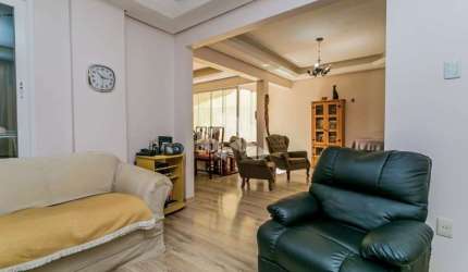 Apartamento de 113m2, living em 3 ambientes cercado por jardim de inverno