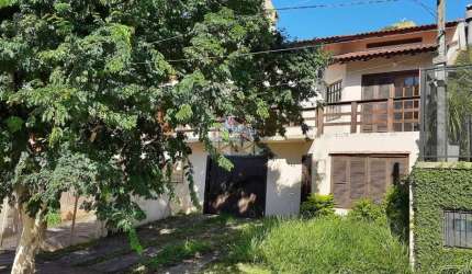 Casa 3 dormitórios com garagem na Zona Sul de Porto Alegre