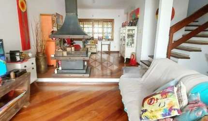Casa  no Jardim Isabel, próximo a Coronel Marcos,  com 3 dormitórios sendo  uma suíte.